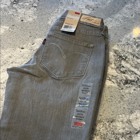 NWT Levi's Curve ID Women's Light Gray Straight Leg Jeans Size 26 - Picture 1 of 9